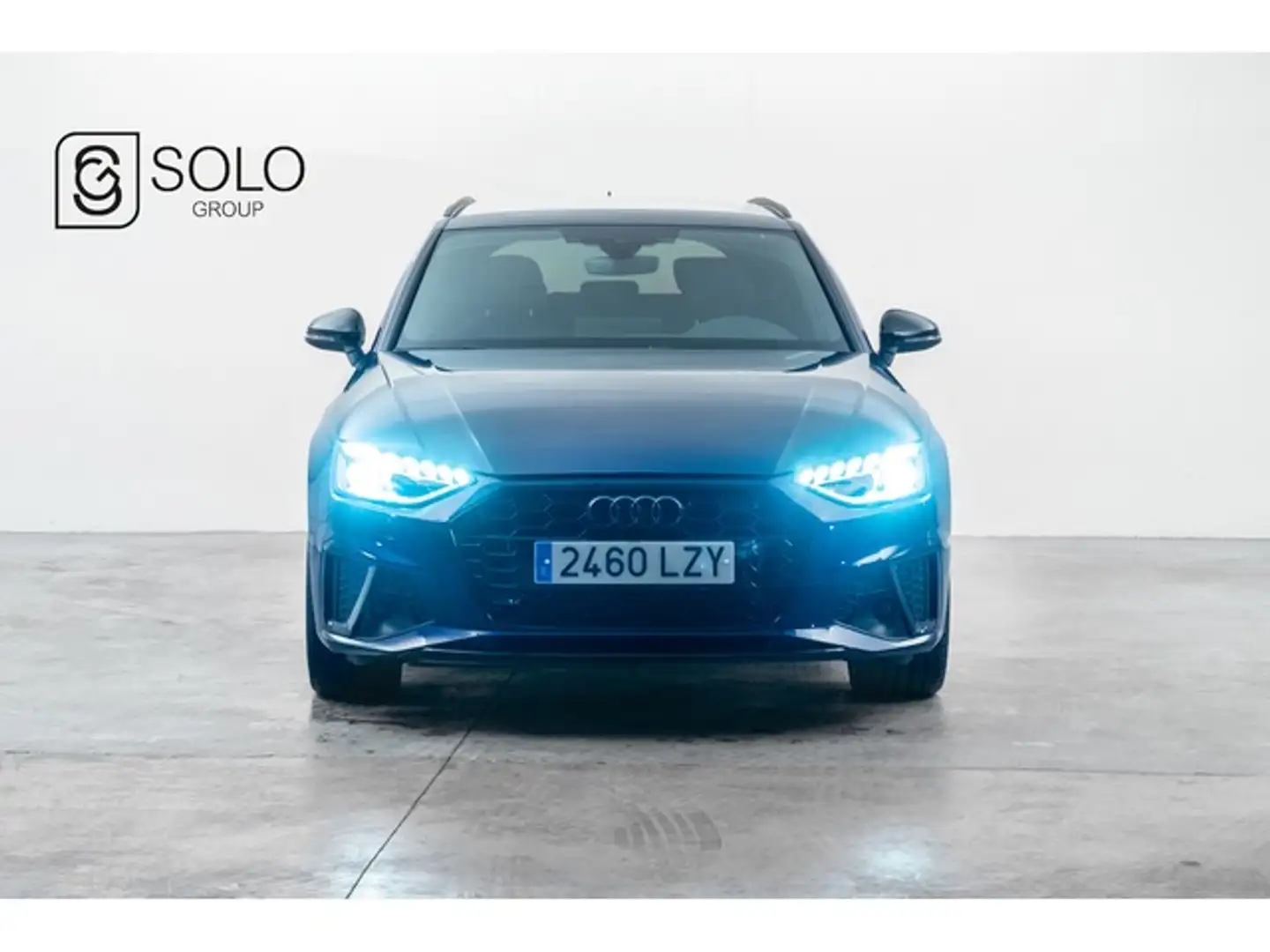 Audi A4 Avant 35 TDI Black line S tronic 120kW Bleu - 2