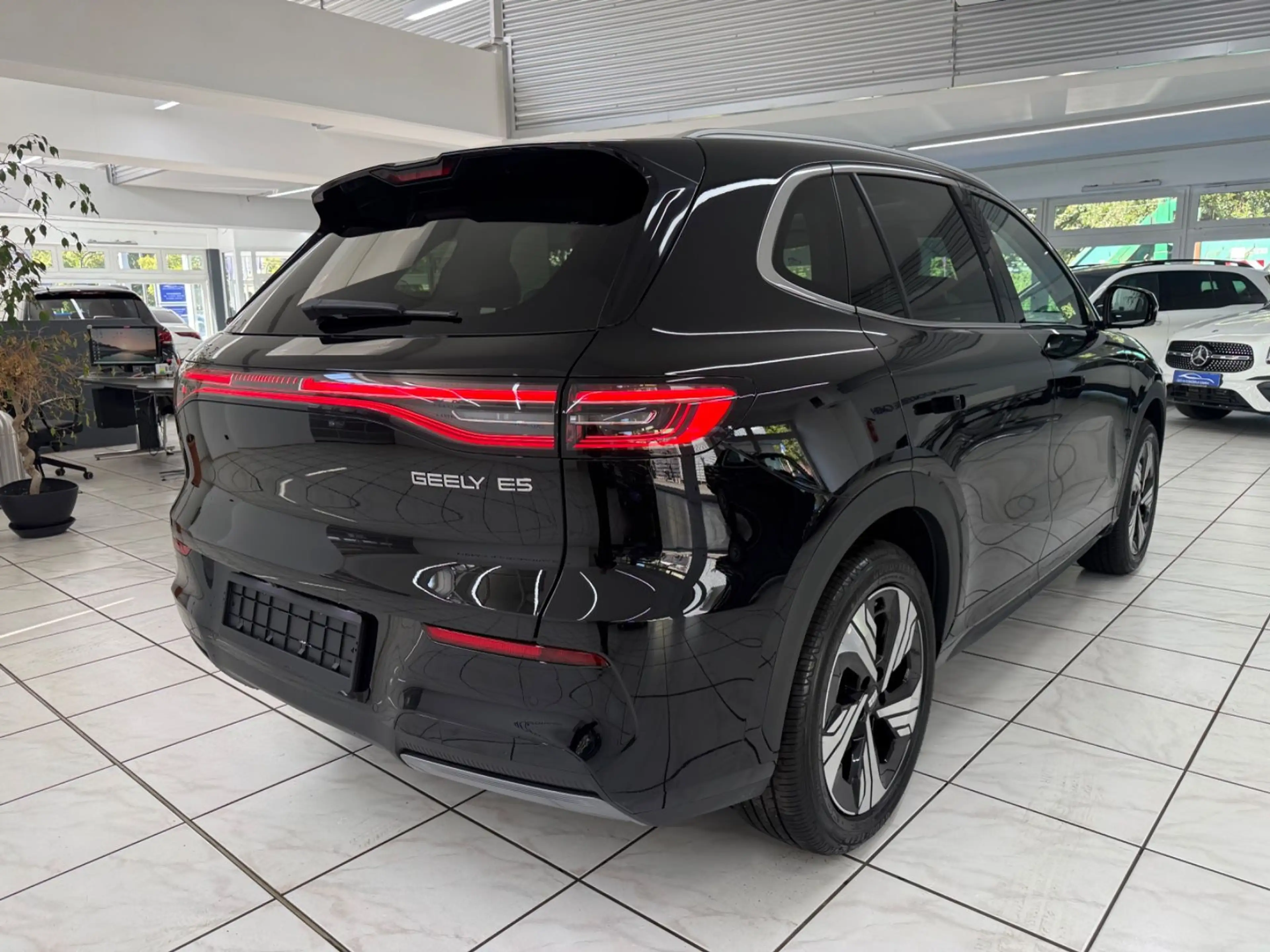 Geely E5 Max+*450KM*Pano*Massage*360°* — photo 3