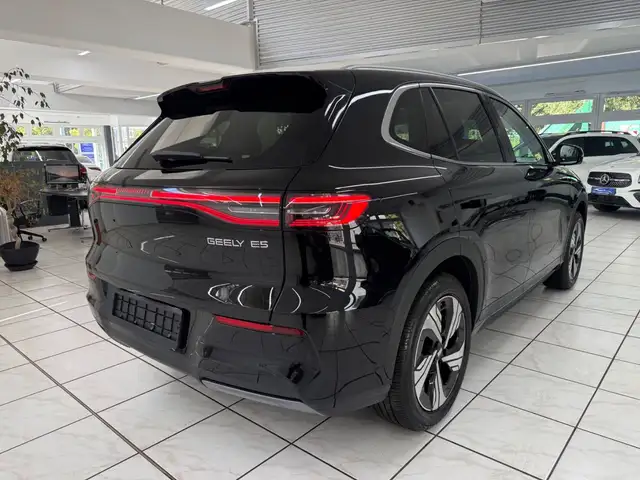 Geely E5 view 3