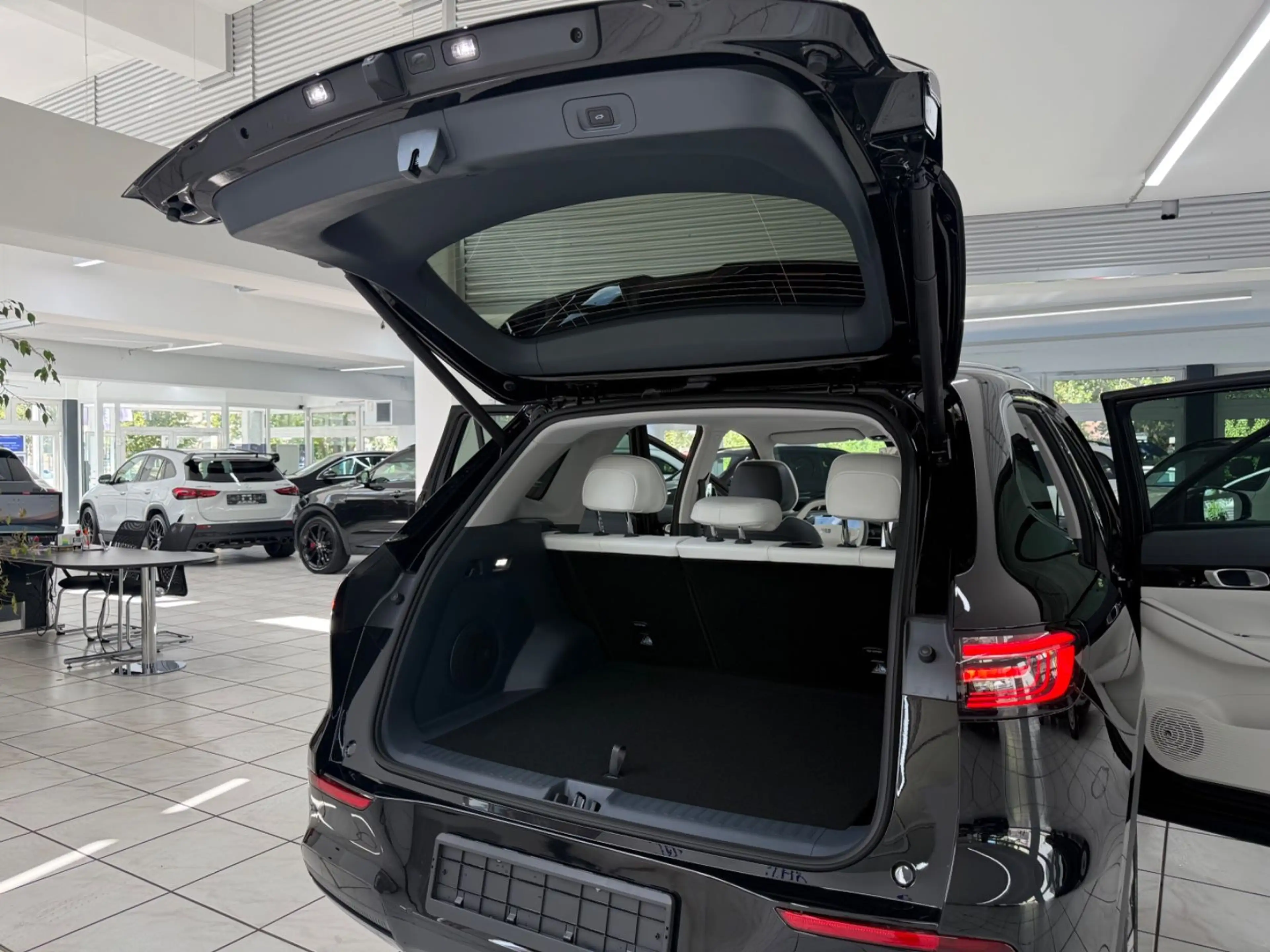 Geely E5 Max+*450KM*Pano*Massage*360°* — photo 10