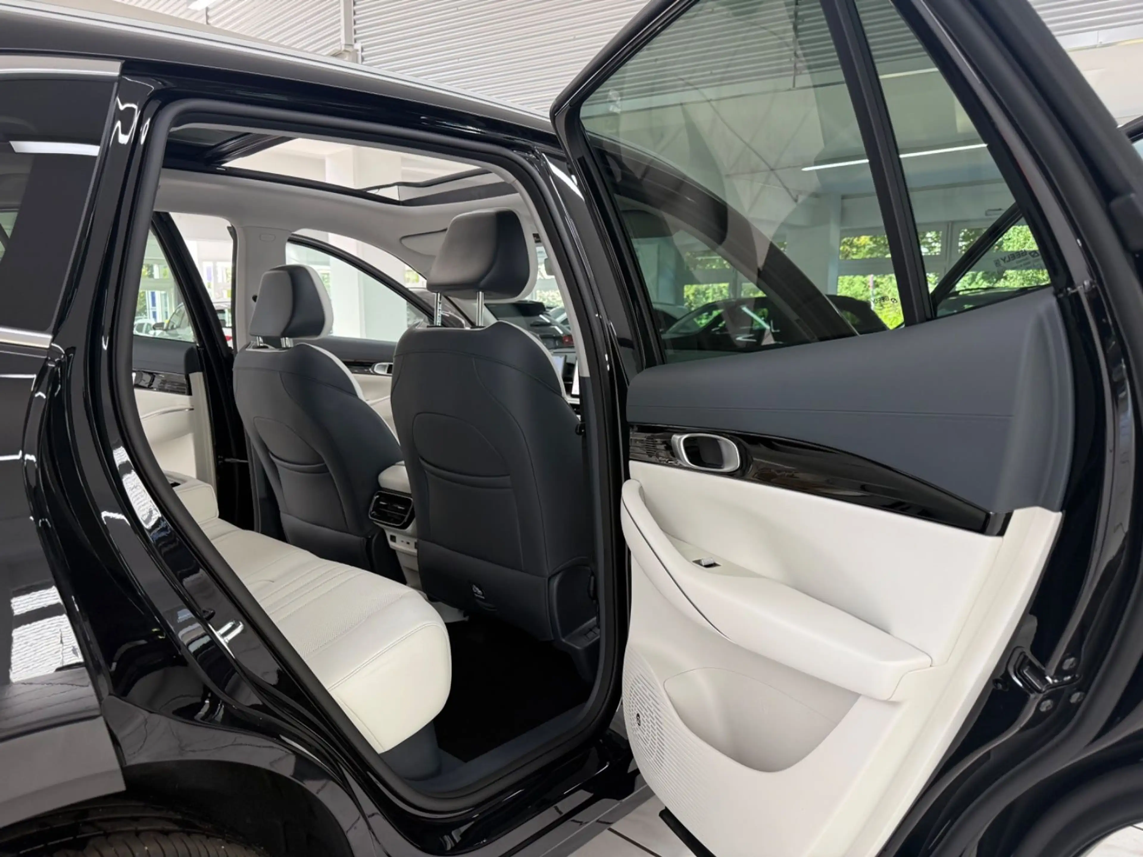 Geely E5 Max+*450KM*Pano*Massage*360°* — photo 9