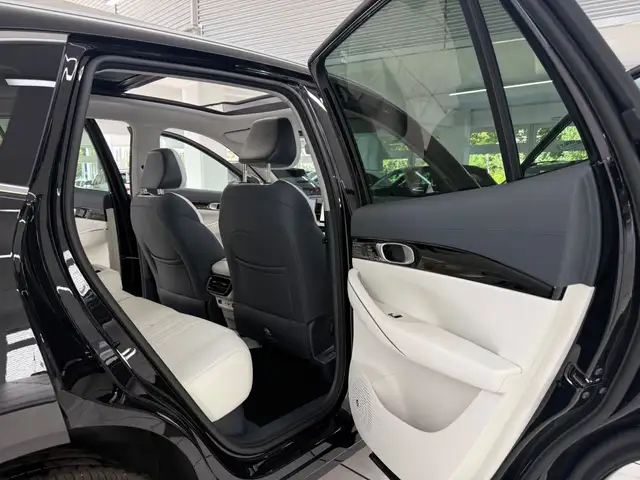 Geely E5 view 9