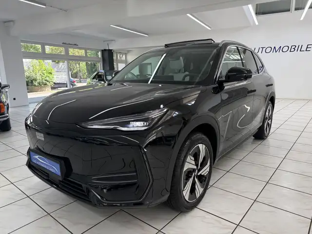 Geely E5 view 5
