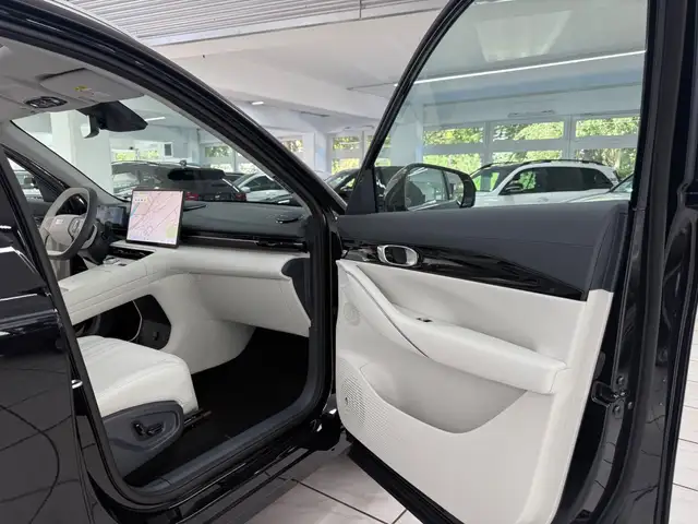Geely E5 view 8