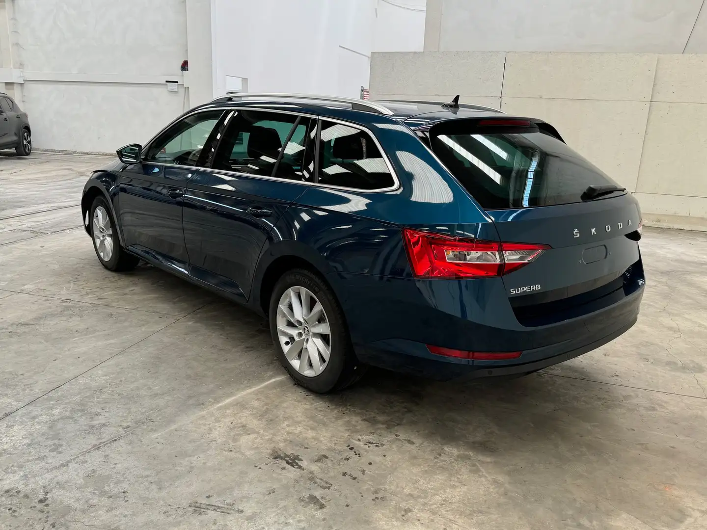 Skoda Superb Combi 2.0 TDI DSG Executive *MARCIANTE*13000 KM* Azul - 2