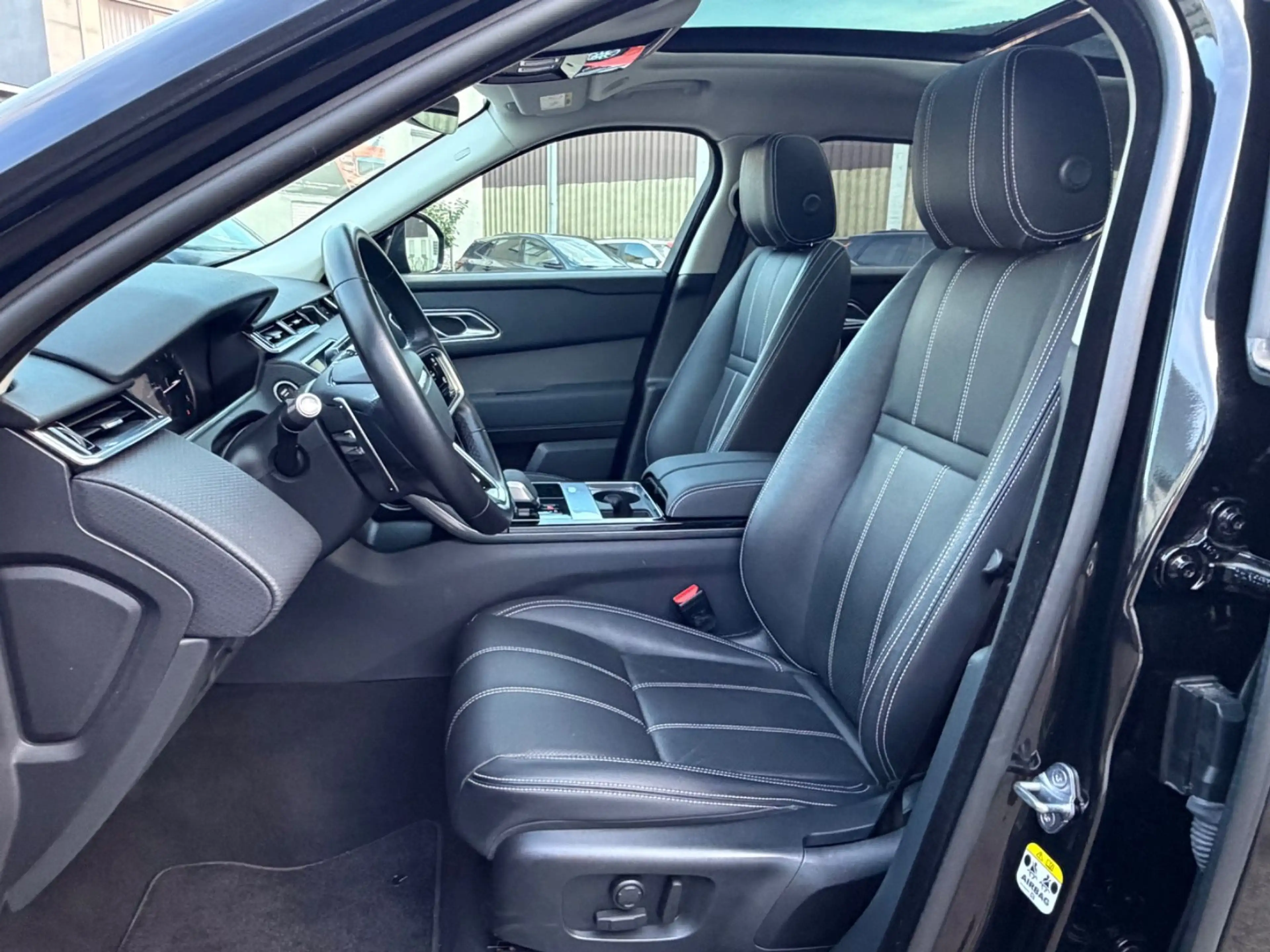 Land Rover Range Rover Velar Velar D200 BlackPack Pano Pivi Facelift 1Hd TOP! — photo 9