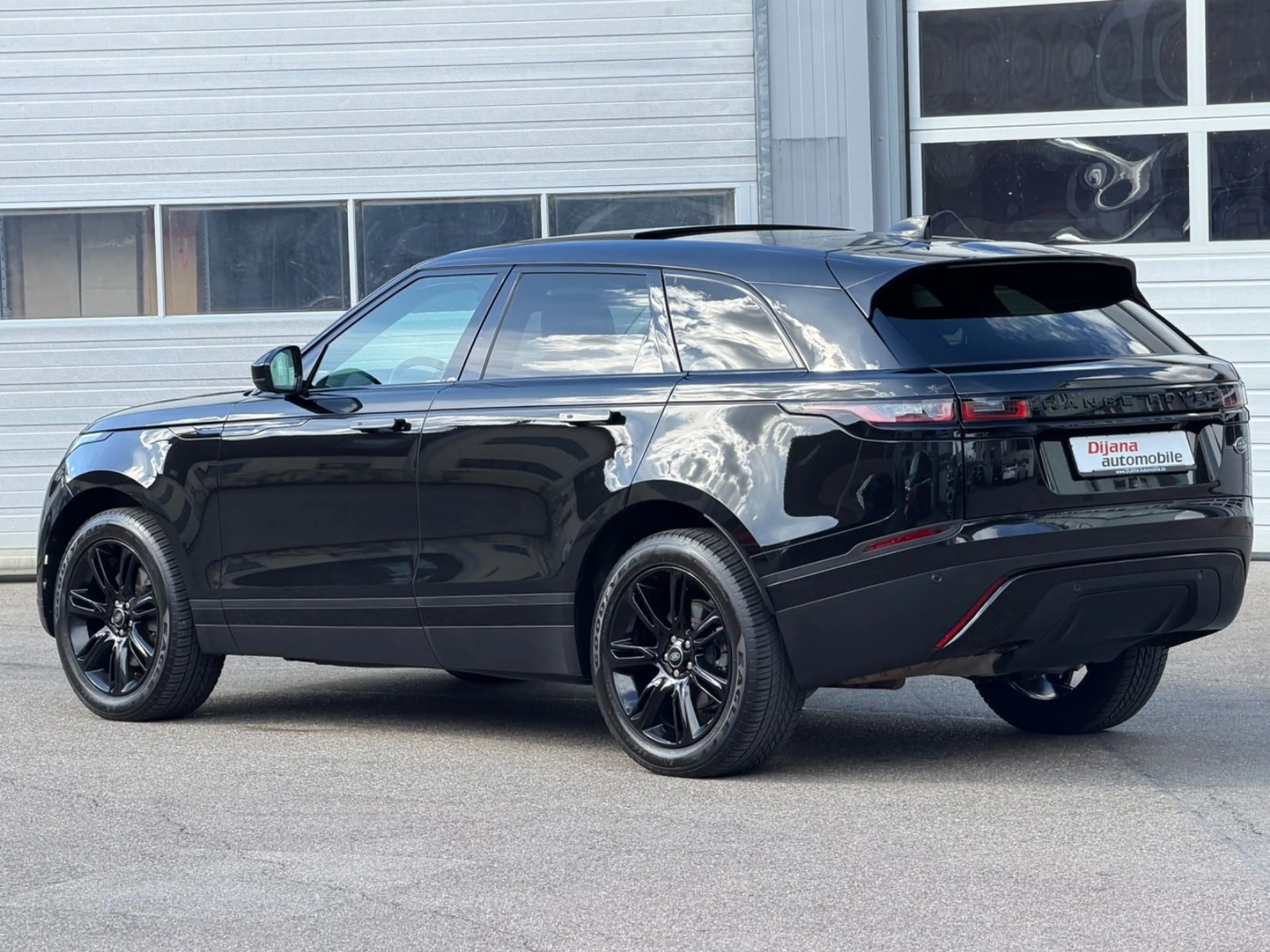 Land Rover Range Rover Velar Velar D200 BlackPack Pano Pivi Facelift 1Hd TOP! — photo 3