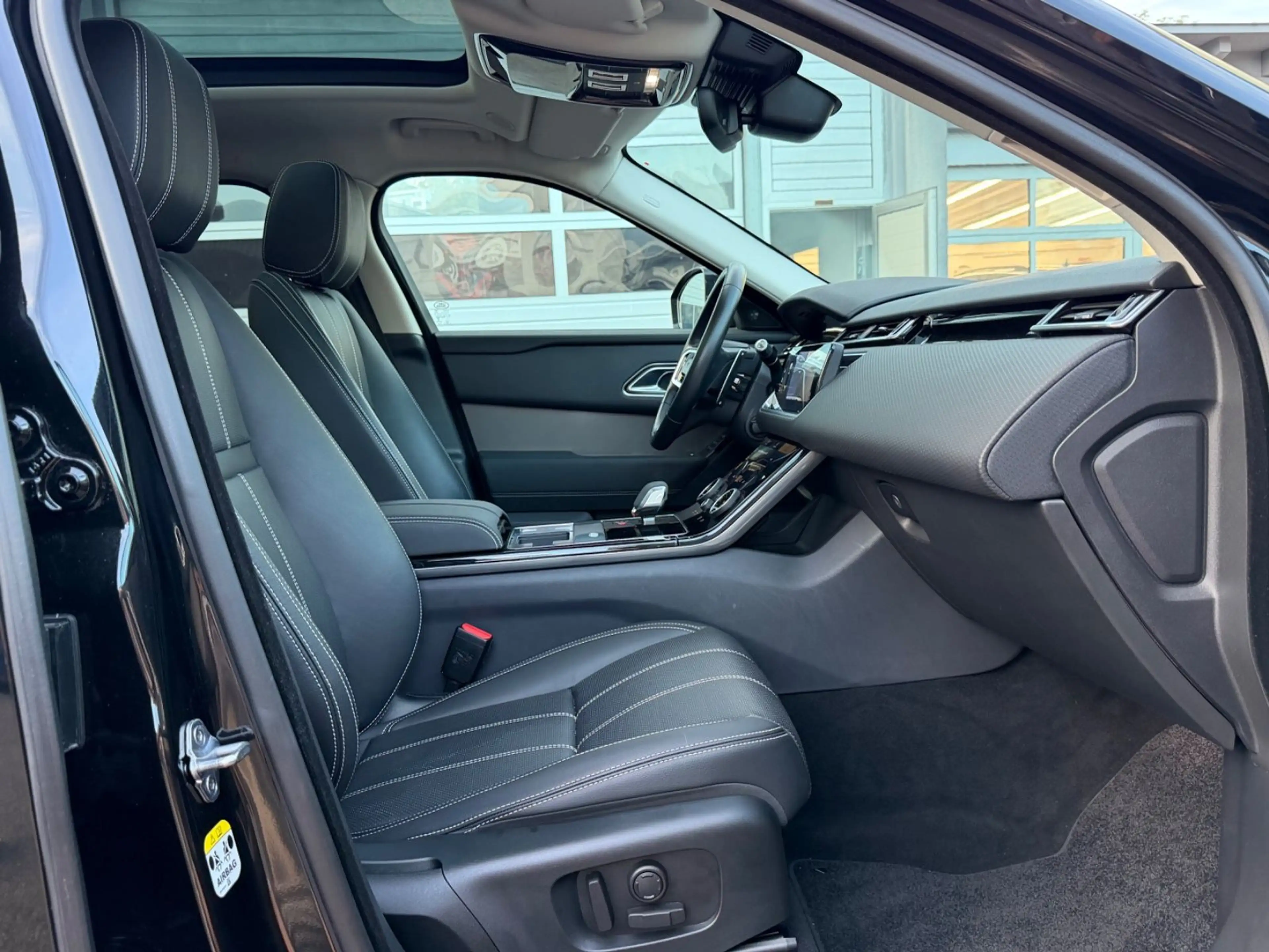 Land Rover Range Rover Velar Velar D200 BlackPack Pano Pivi Facelift 1Hd TOP! — photo 11