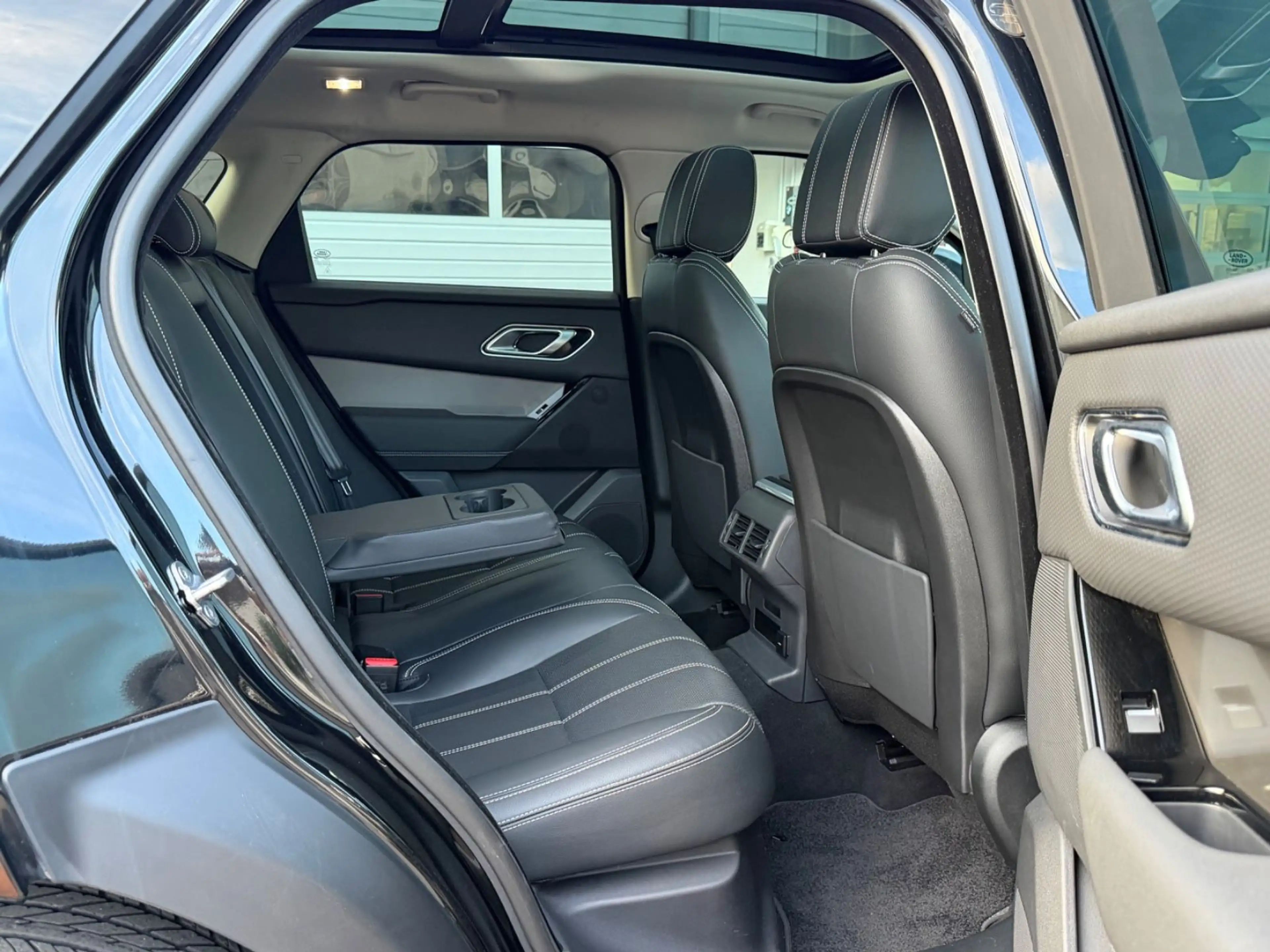 Land Rover Range Rover Velar Velar D200 BlackPack Pano Pivi Facelift 1Hd TOP! — photo 13