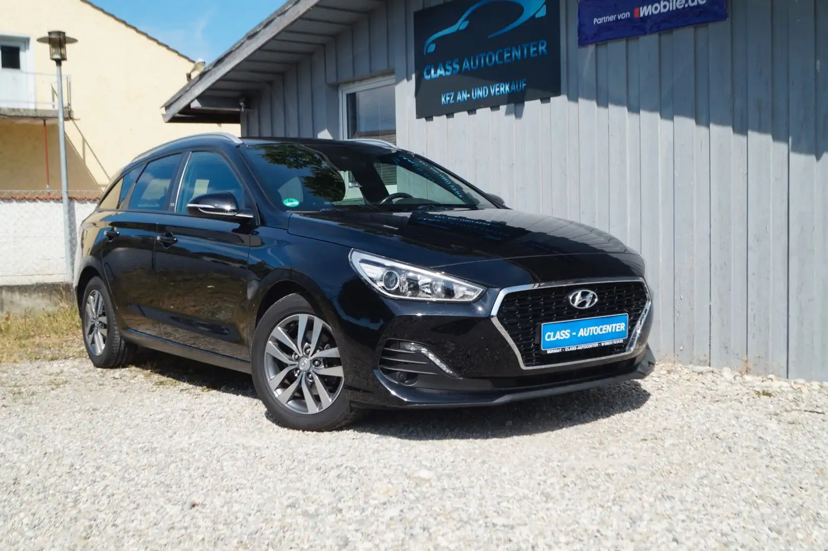 Hyundai i30 cw Passion|2.Hand|TÜV 08/27| Schwarz - 1