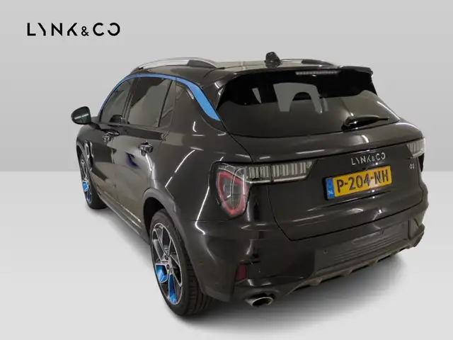 Lynk & Co 01 view 3