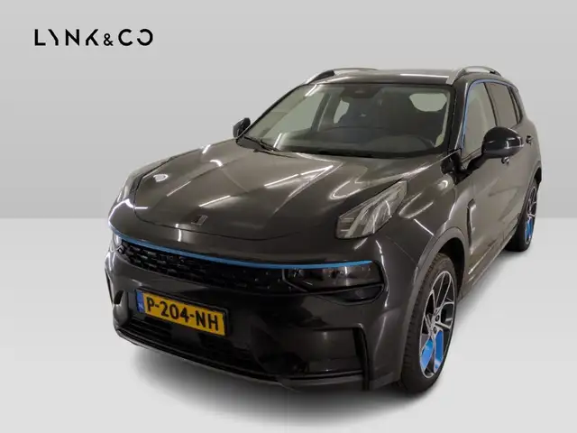 Lynk & Co 01 view 2