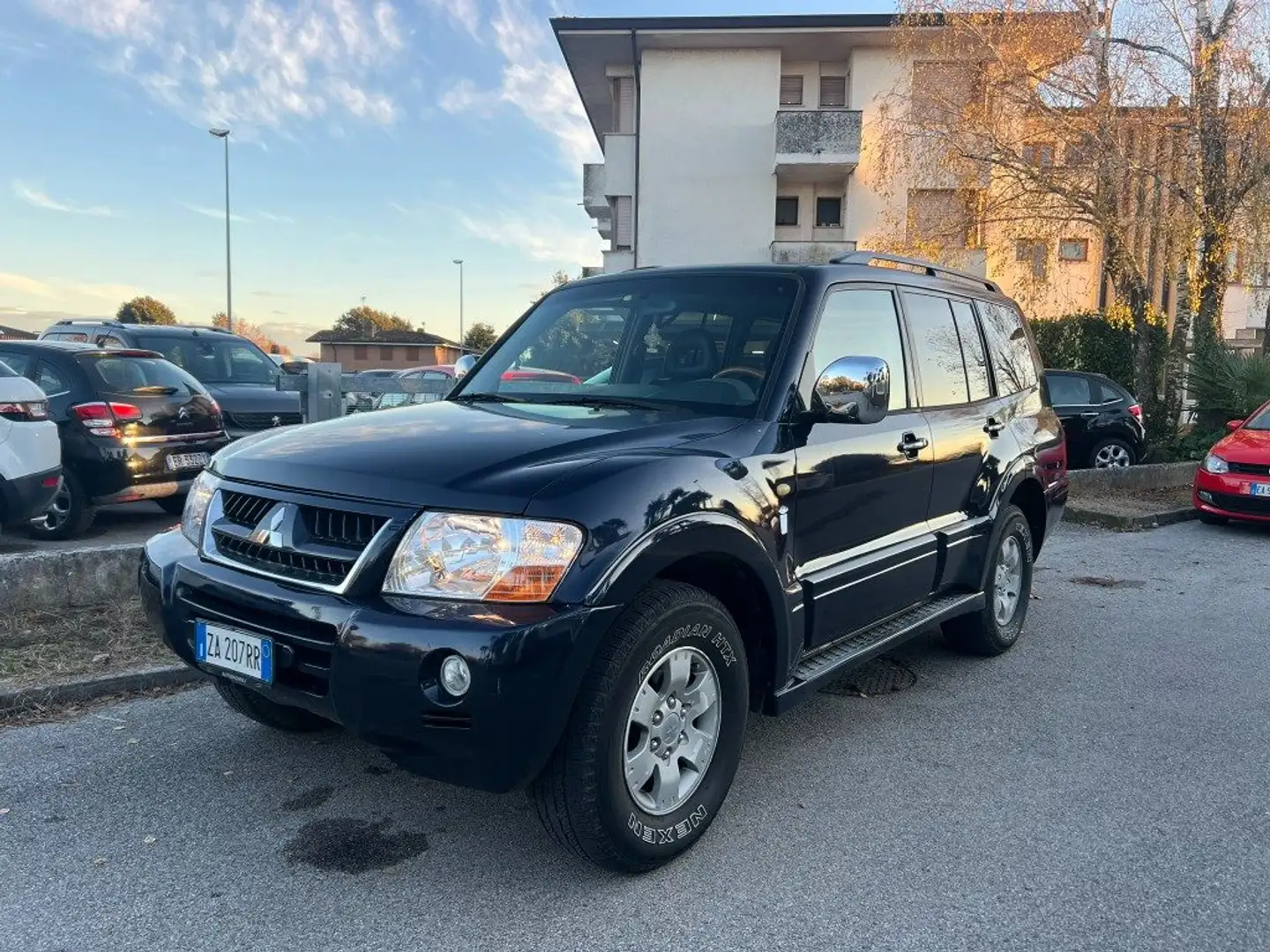 Mitsubishi Pajero 3.2 16V DI-D 5p. GLX 7 Posti Automatico Blu/Azzurro - 1