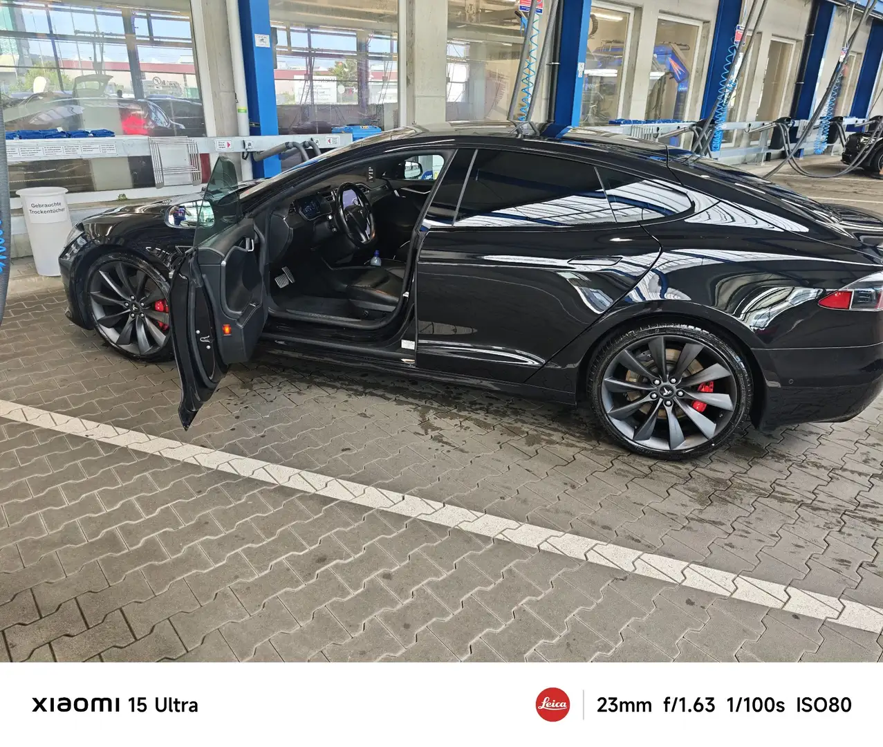 Tesla Model S Noir - 1