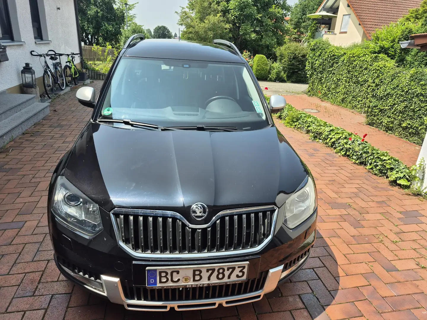 Skoda Yeti Outdoor 1.4 TSI Adventure Green tec Schwarz - 2