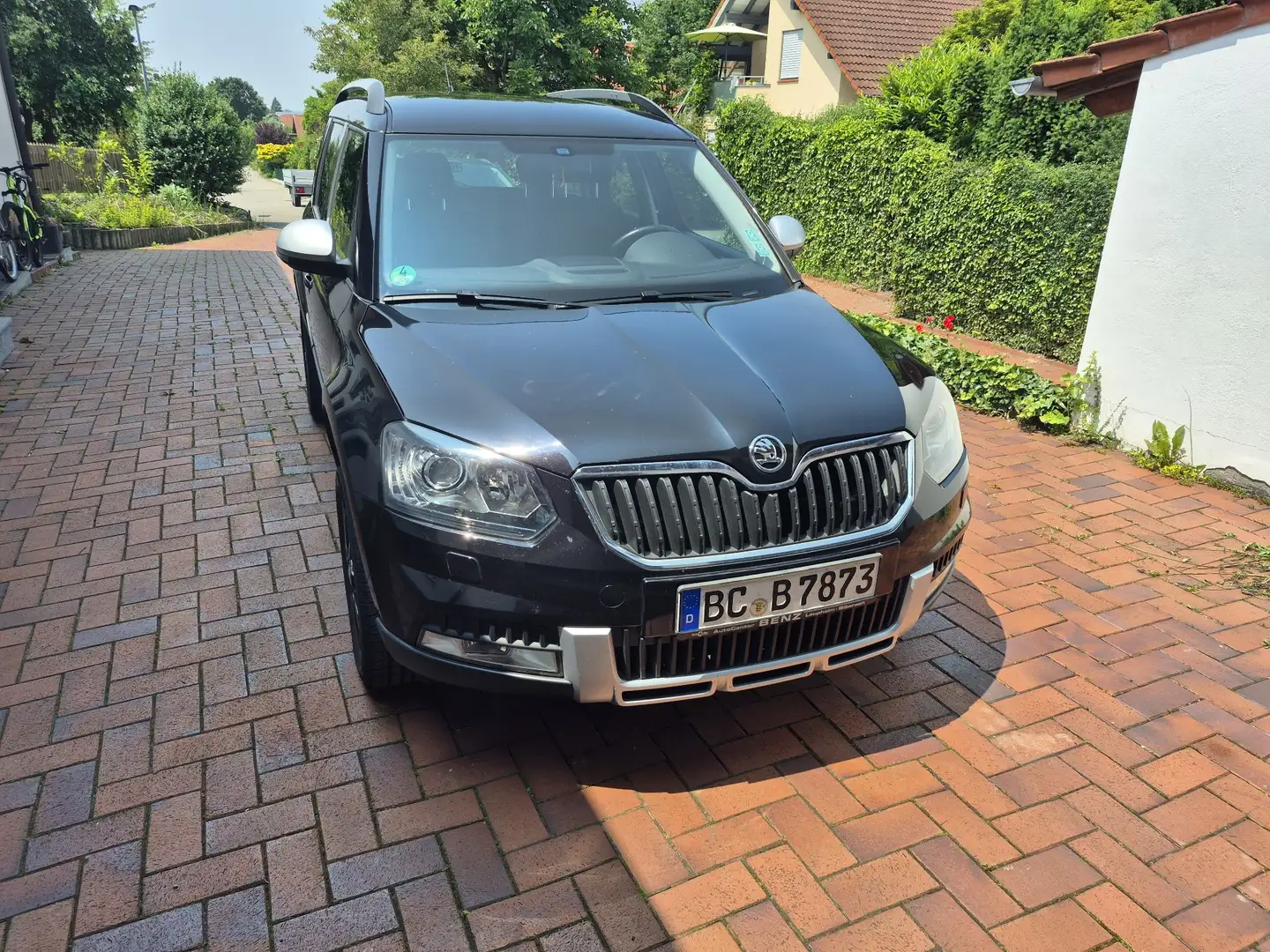 Skoda Yeti Outdoor 1.4 TSI Adventure Green tec Schwarz - 1