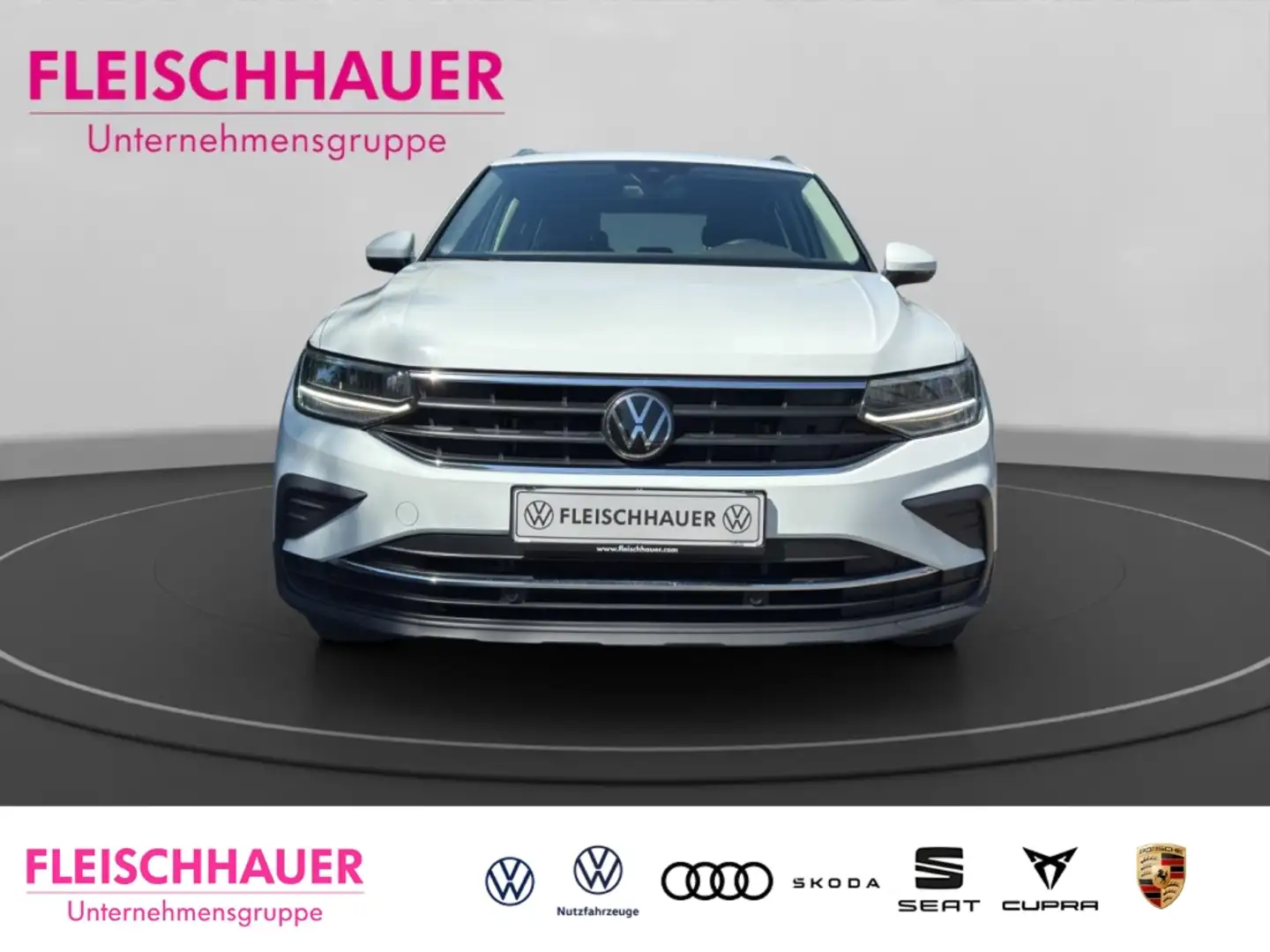 Volkswagen Tiguan Active 1.5 TSI BMT NAV RFK CAR-PLAY SHZ Wit - 2