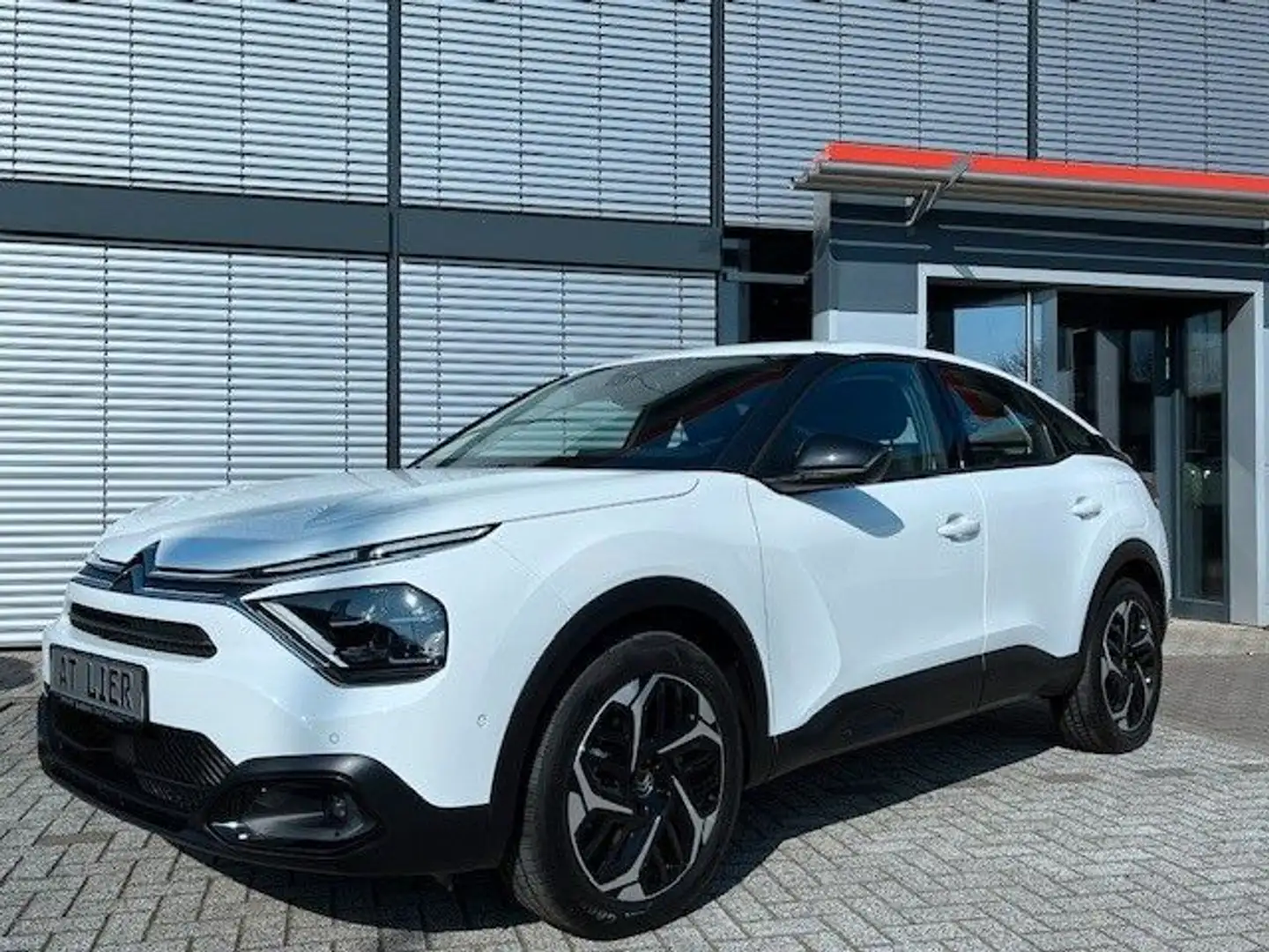 Citroen C4 Lim. 1,2 PureTech130 Feel Pack Weiß - 1