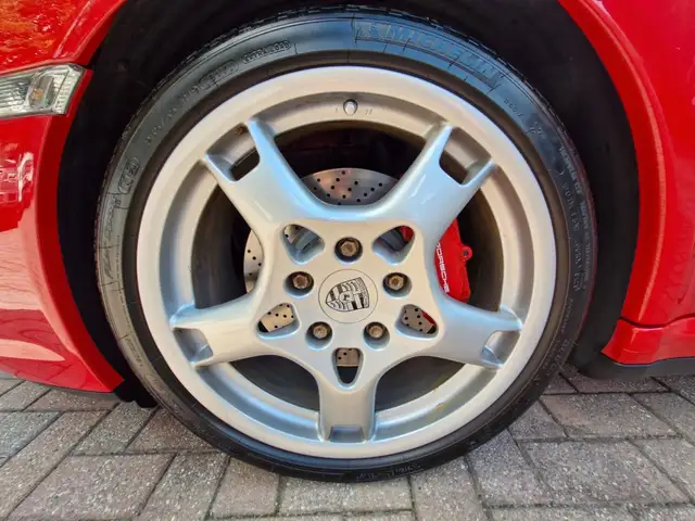 Porsche 911 view 16