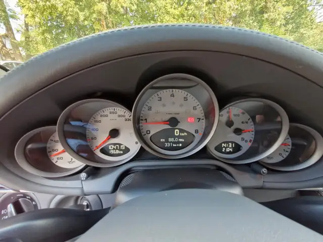 Porsche 911 view 10