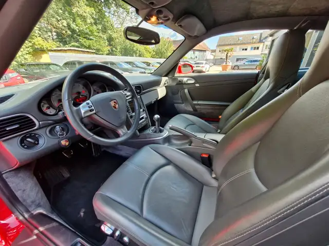 Porsche 911 view 9
