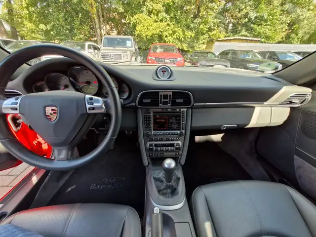 Porsche 911 view 11