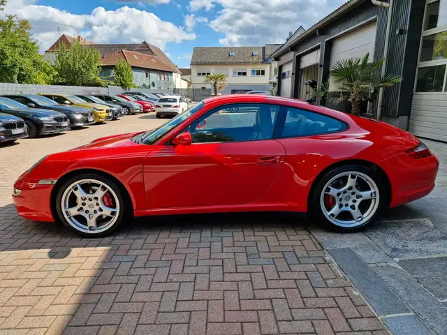 Porsche 911 view 8