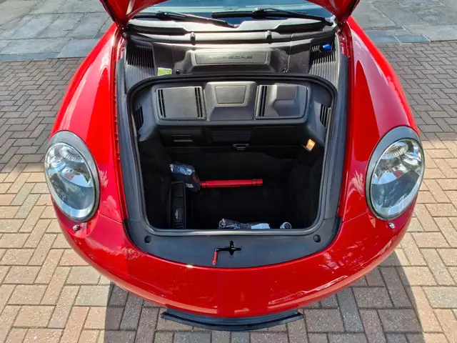 Porsche 911 view 15