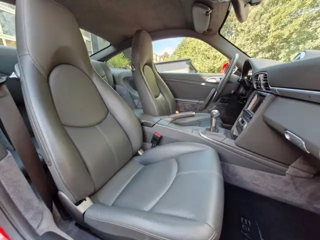 Porsche 911 view 12