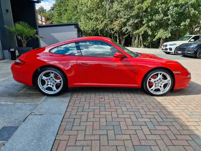 Porsche 911 view 4