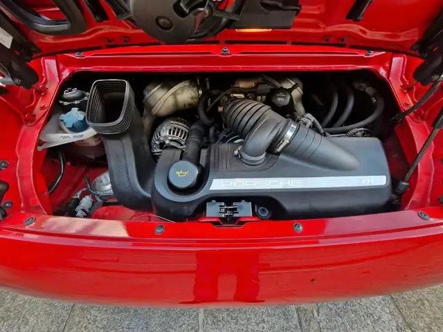 Porsche 911 view 17