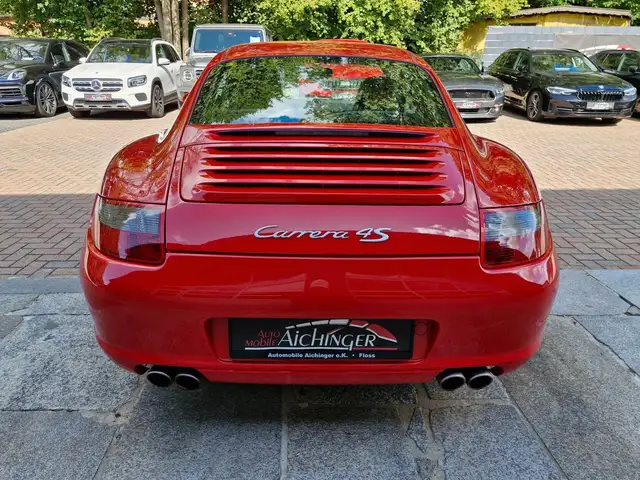 Porsche 911 view 6