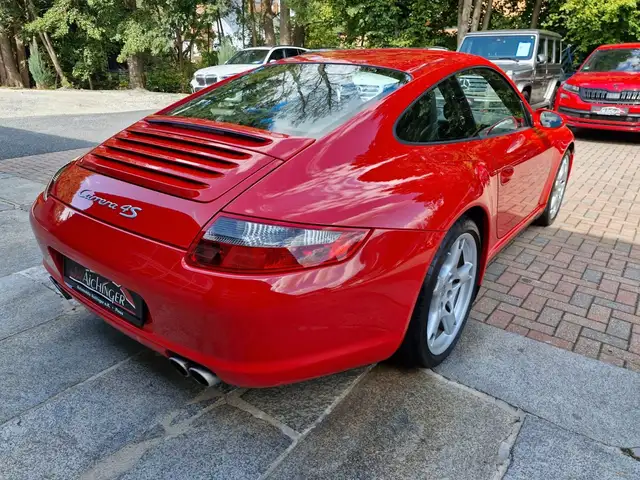 Porsche 911 view 5