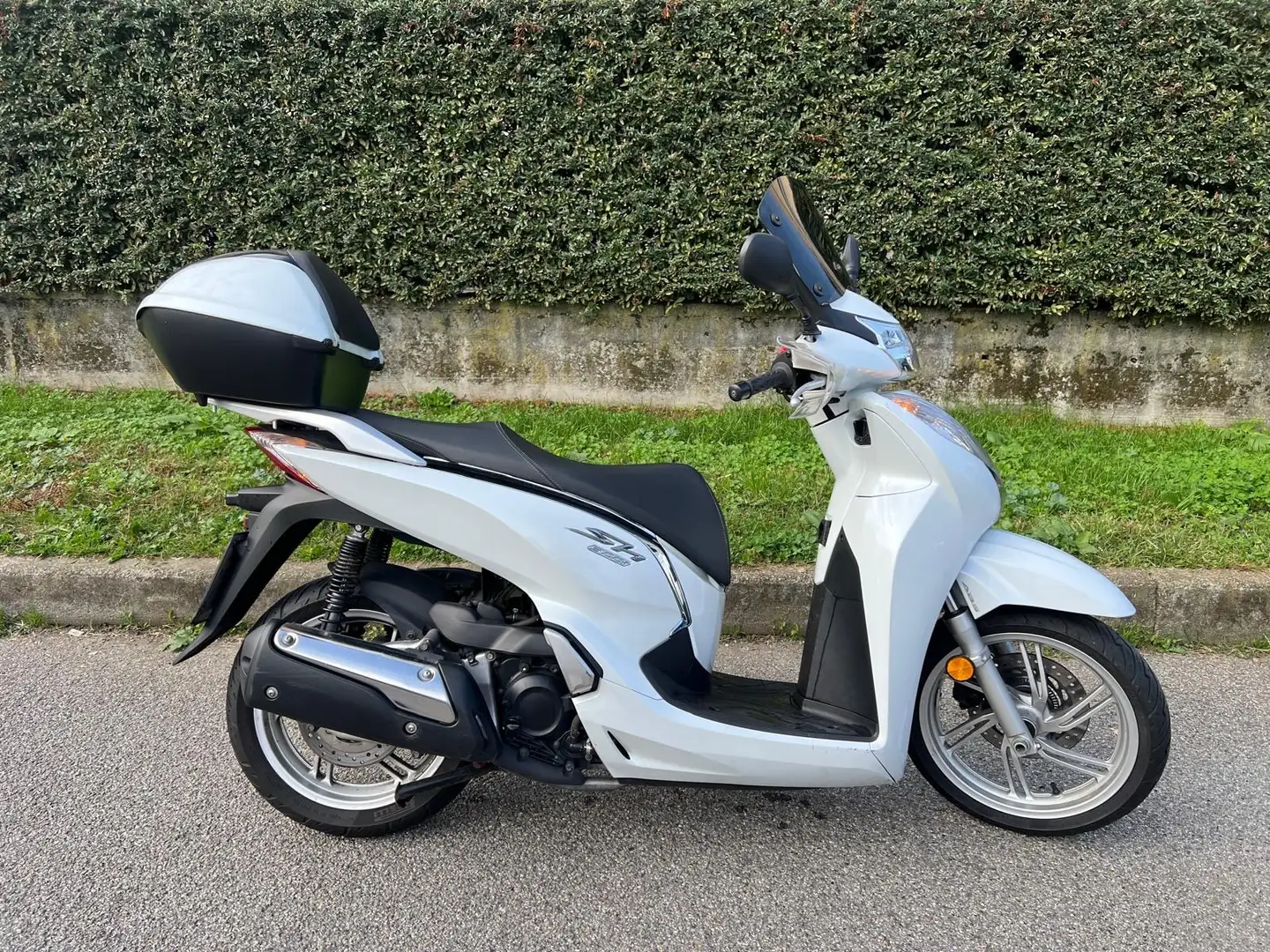 Honda SH 300 SH 300i ABS Blanc - 1