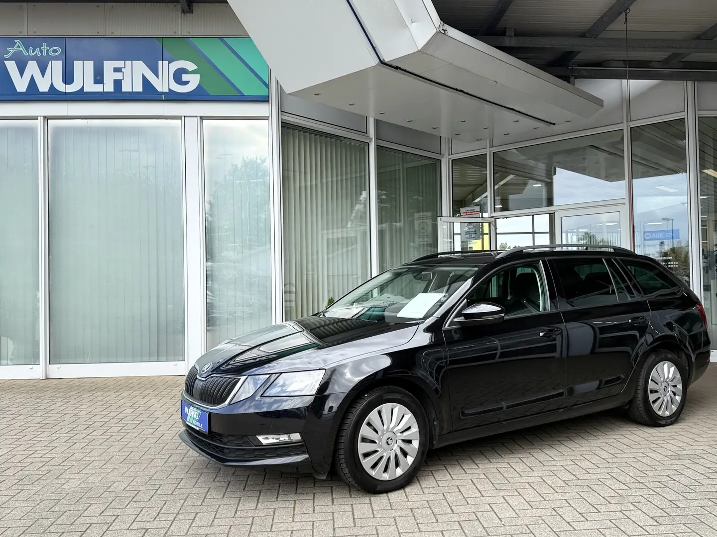 Skoda Octavia Combi Ambition 2,0TDI ACC el. Heckklappe Noir - 1