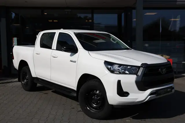 Toyota Hilux 2.4 D-4D DUBBEL CABIN COMFORT A/T 5 SITZ 4WD
