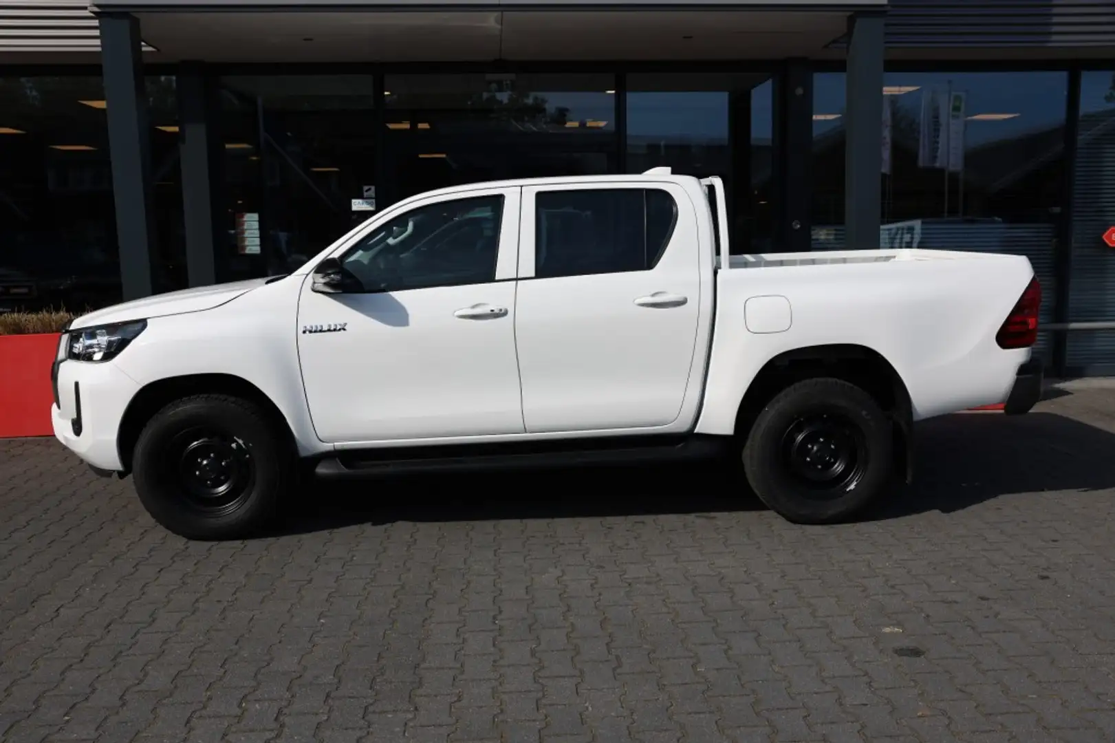 Toyota Hilux 2.4 D-4D DUBBEL CABIN COMFORT A/T 5 SITZ 4WD Wit - 2