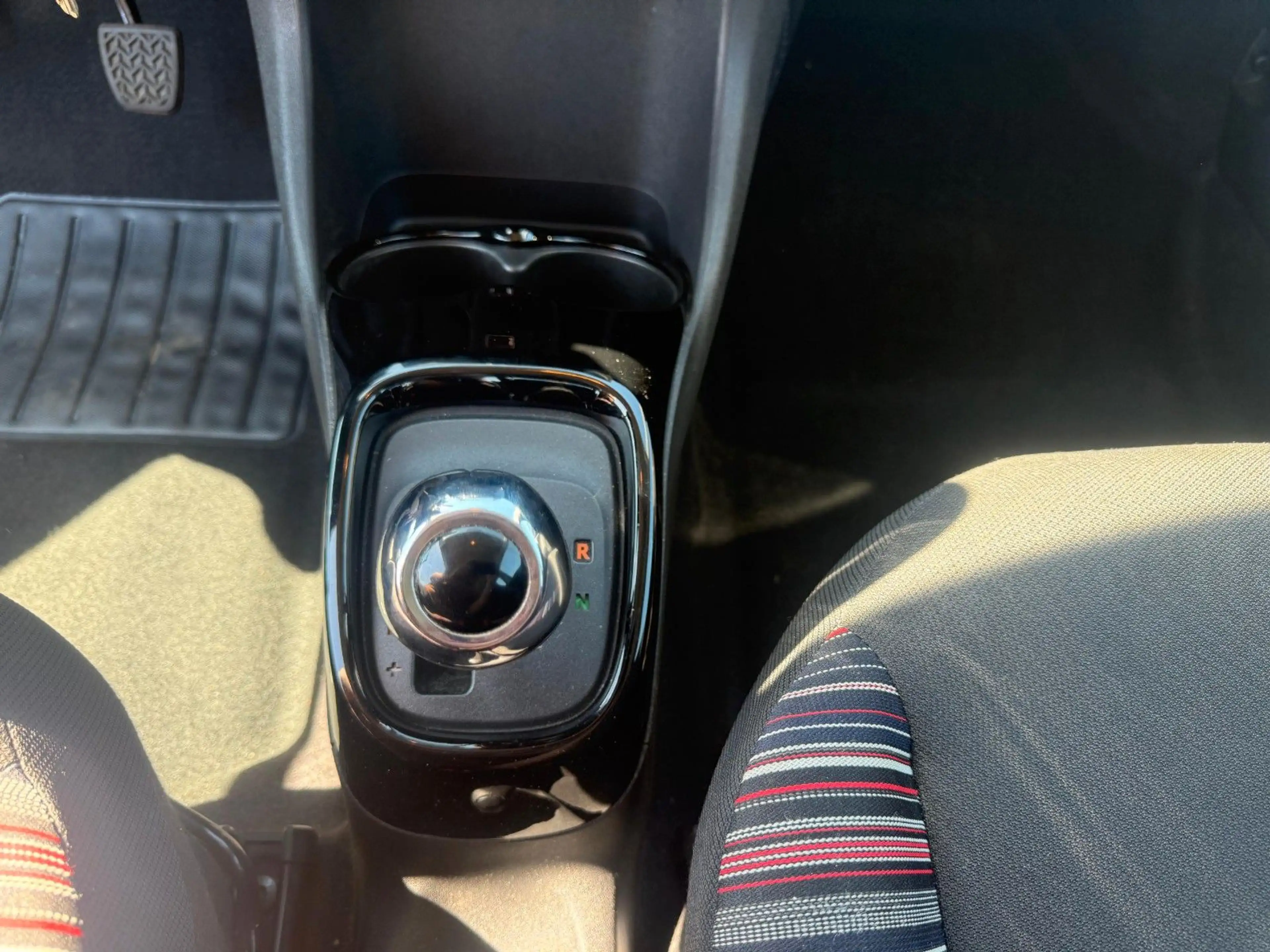 Citroen C1 1 1,0 VTi FEEL *AUTOMATIK* — photo 14