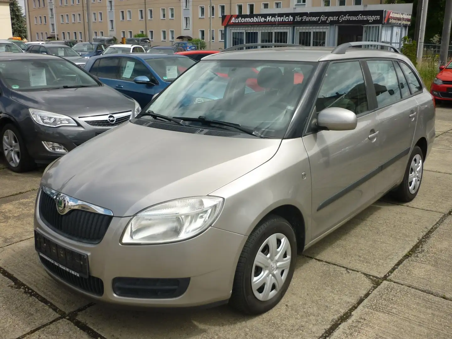Skoda Fabia 1.6 16V Combi Cool Edition Beige - 1