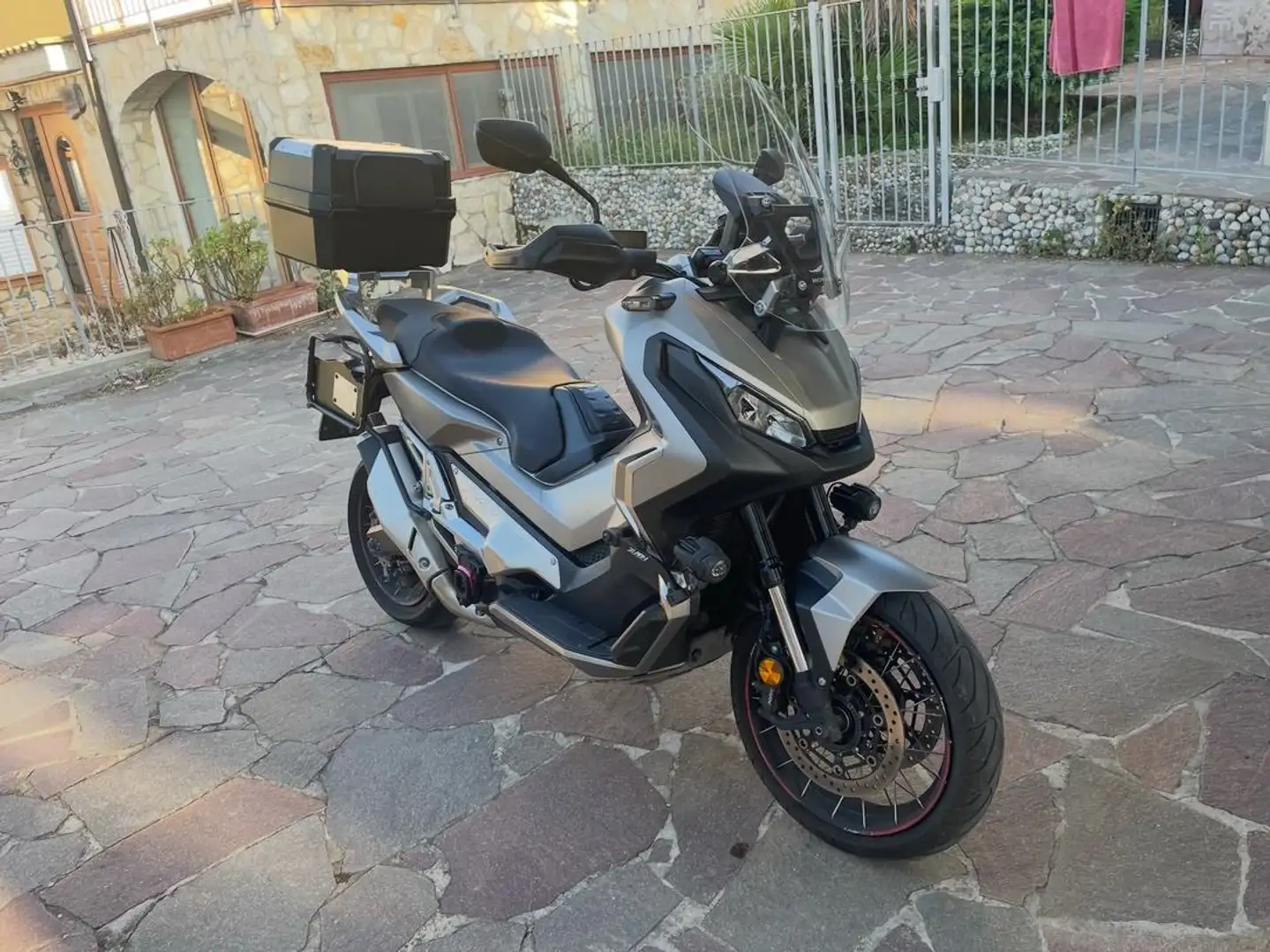 Honda X-ADV Grijs - 2
