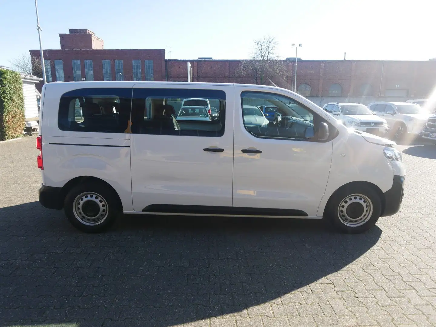 Opel Vivaro 1.5 CDTI Kombi M 9 Sitze Navi Klima PDC Weiß - 2