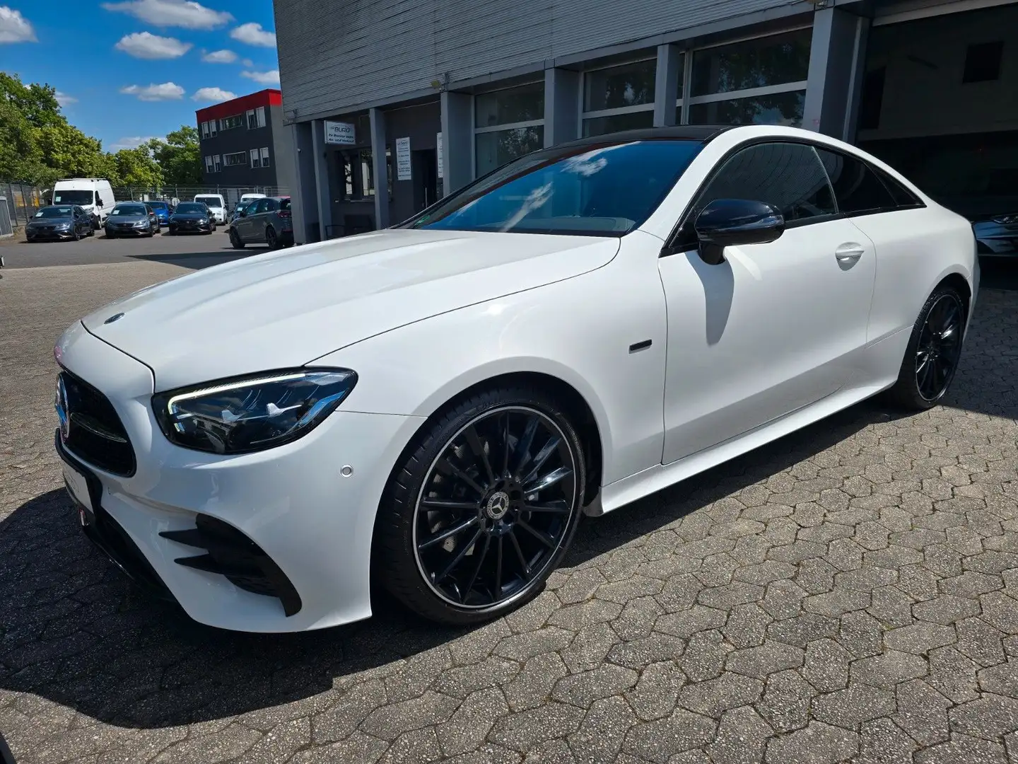 Mercedes-Benz E 200 Coupe Night Edition *AMG Paket*Burmester Weiß - 1