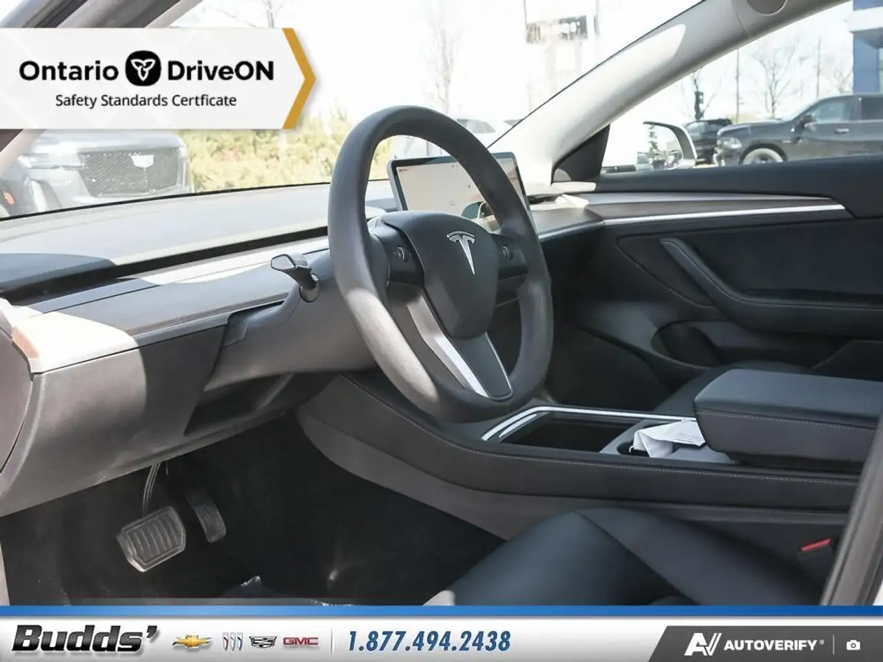 Tesla Model 3 снимка Tesla Model 3