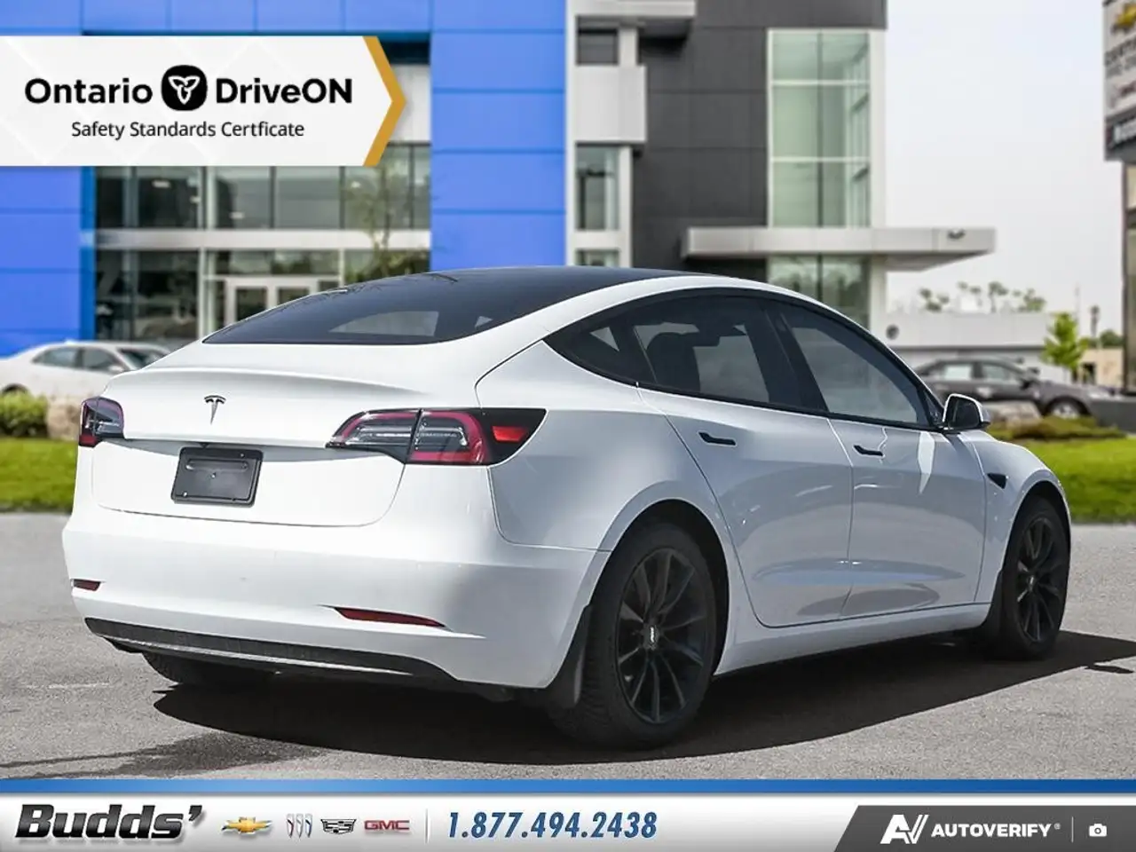 Tesla Model 3 снимка Tesla Model 3