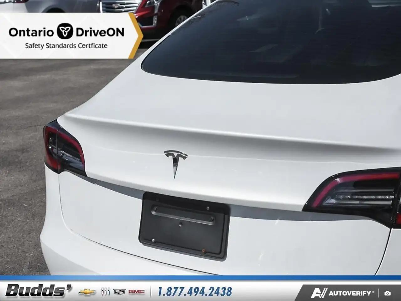 Tesla Model 3 снимка Tesla Model 3