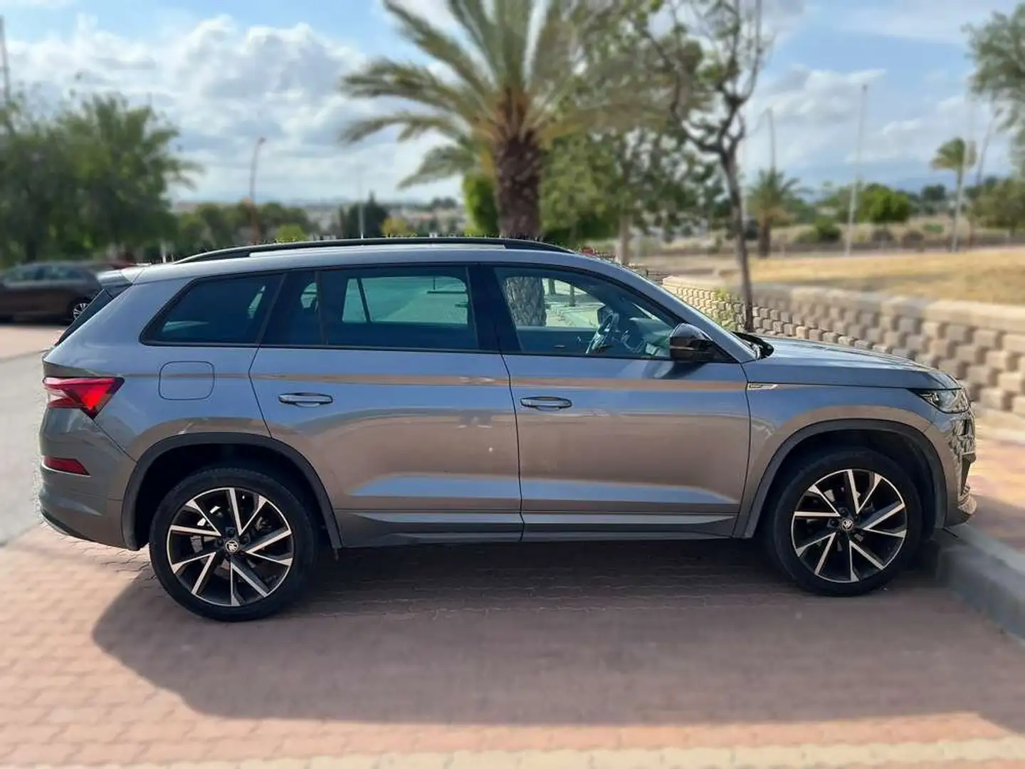 Skoda Kodiaq 1.5 TSI Sportline 4x2 DSG 110kW Gris - 2