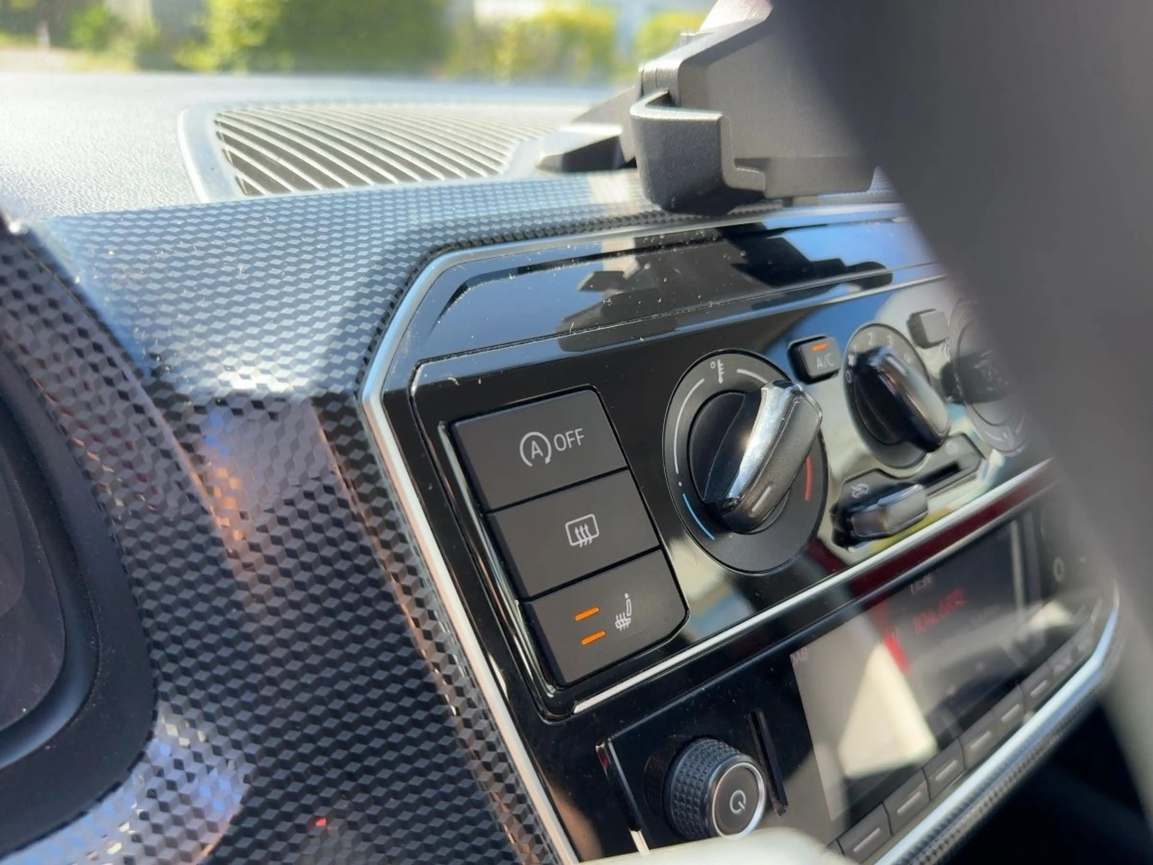 Volkswagen up! 1.0 — photo 13