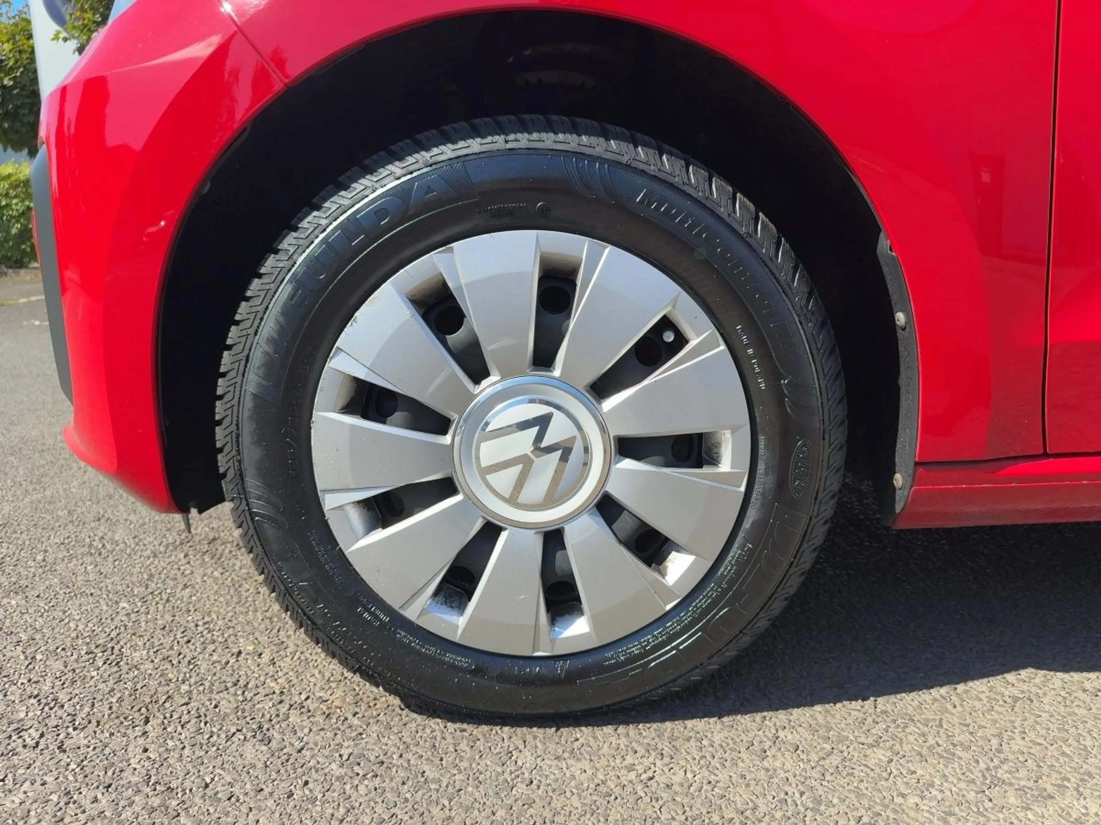 Volkswagen up! 1.0 — photo 12
