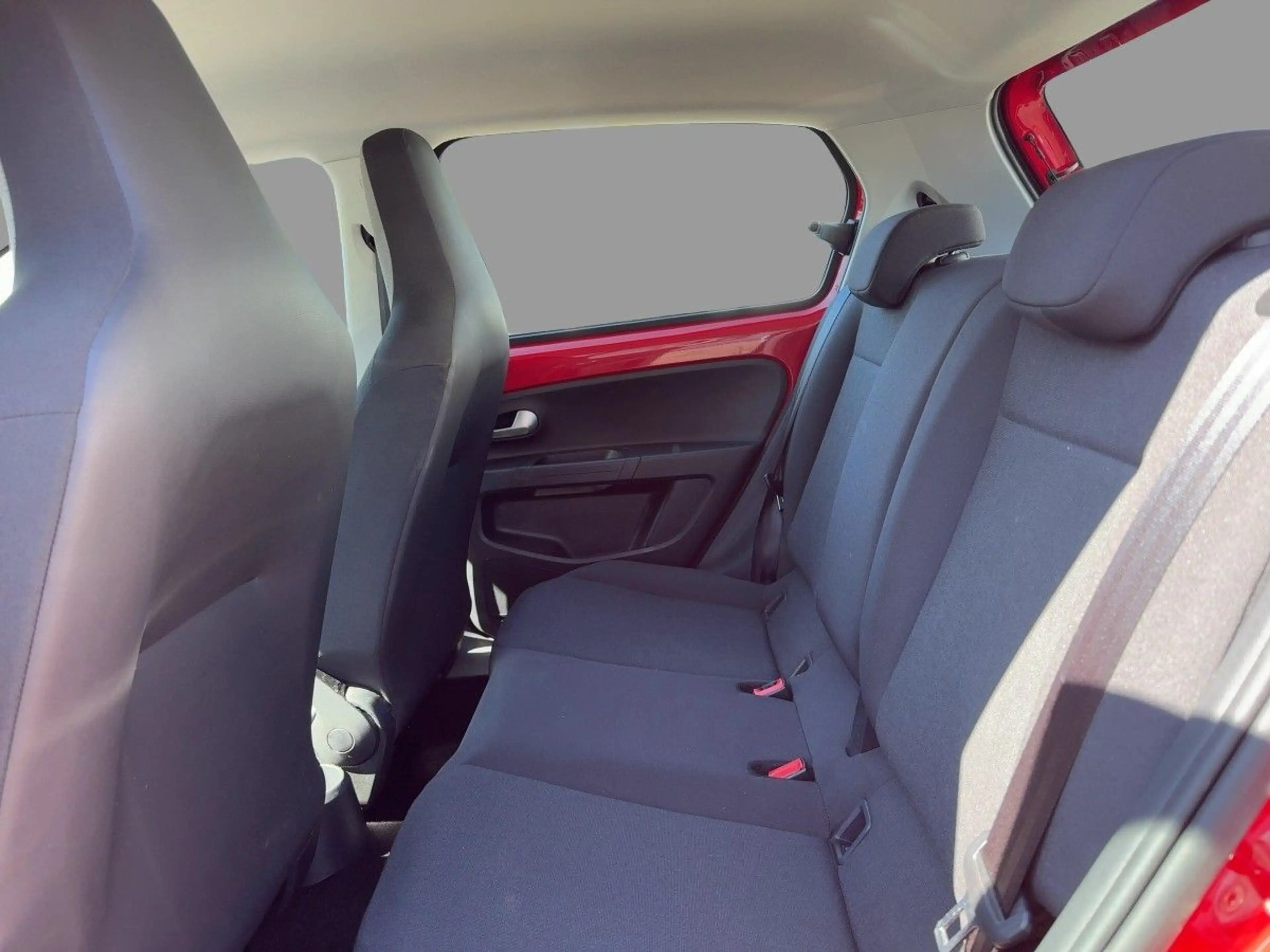 Volkswagen up! 1.0 — photo 8