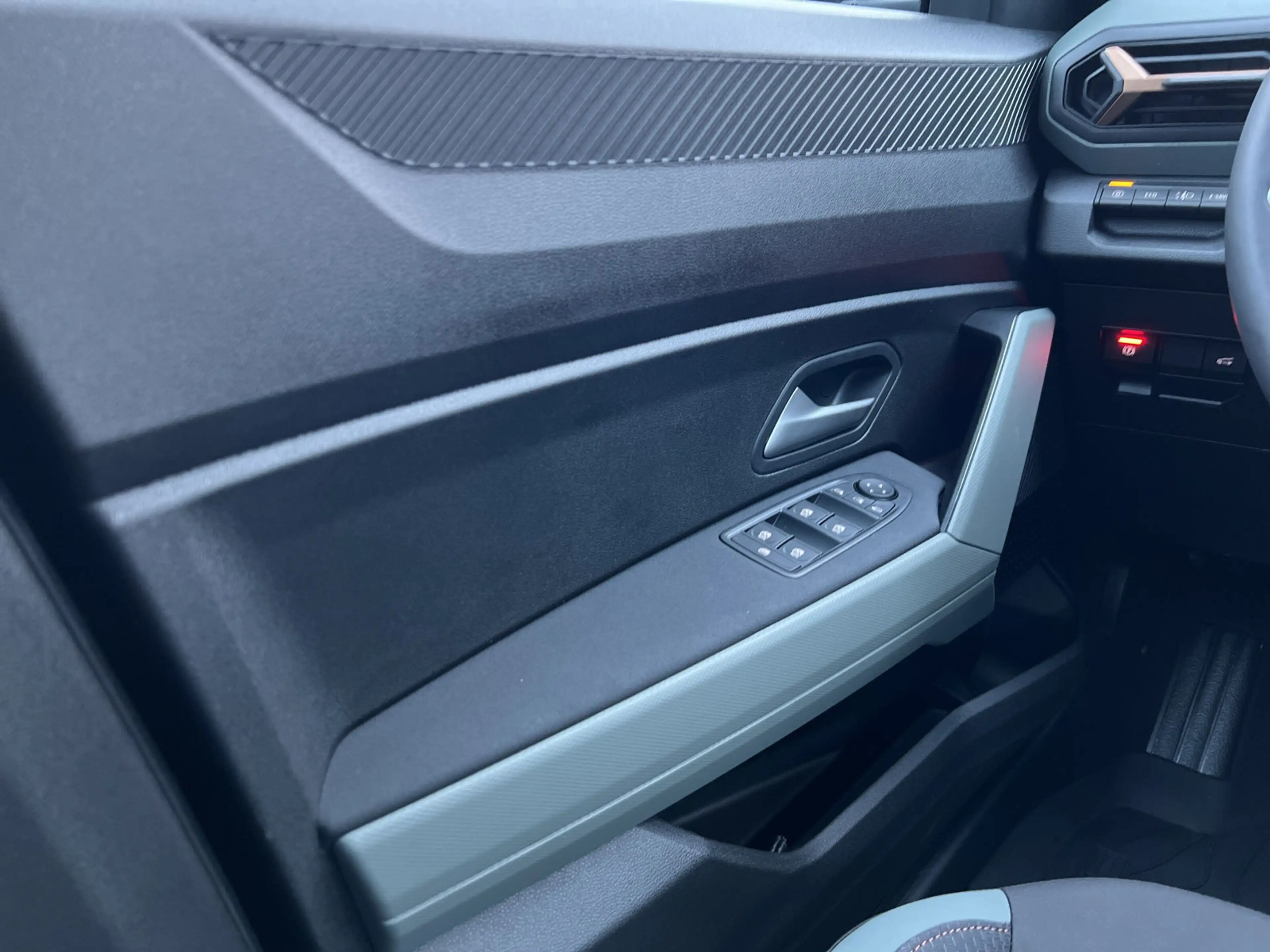 Dacia Bigster Full-Hybrid 155 Extreme el.Heckklappe+SHZ+RFK — photo 5